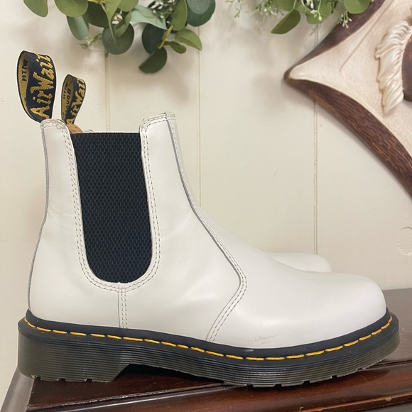 Dr. Martens 2976 Yellow Stitch Smooth Leather chunkyChelsea Boots in White 9M/8W main image 14